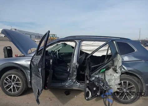 2021 Volkswagen Tiguan 2.0T Se/2.0T Se R-Line Black/2.0T Sel z USA, uszkodzony, nr VIN 3VV3B7AX6MM094384